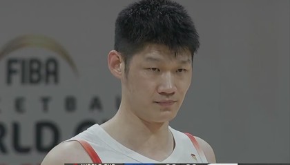 中国男篮：奇兵19分5记三分，李弘权独一档+21，陈盈骏空砍26分
